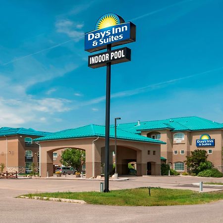 Days Inn & Suites By Wyndham Brandon Exterior photo